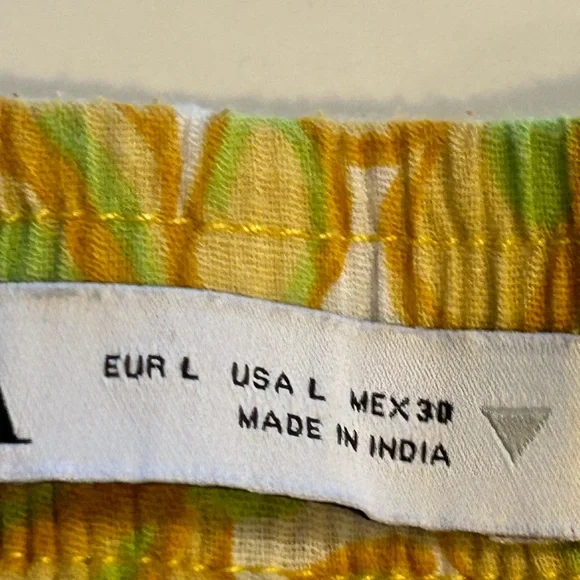 Zara Fully Lined Floral Shorts Size Large - Picture 2 of 11